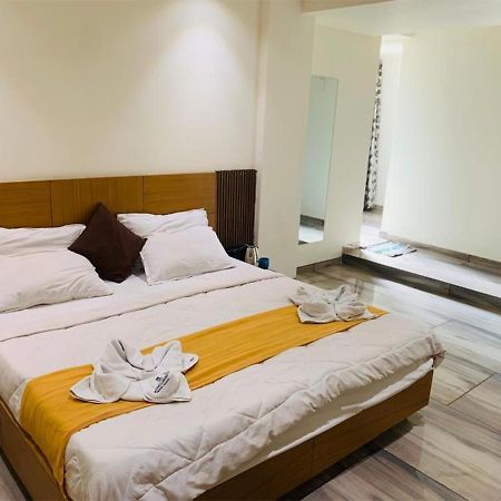 Shree Murlidhar Guest House Сурат Экстерьер фото