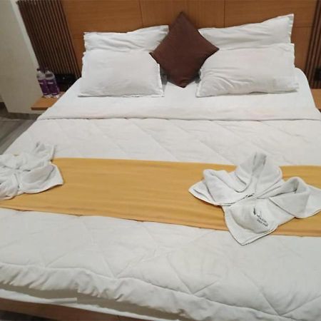Shree Murlidhar Guest House Сурат Экстерьер фото