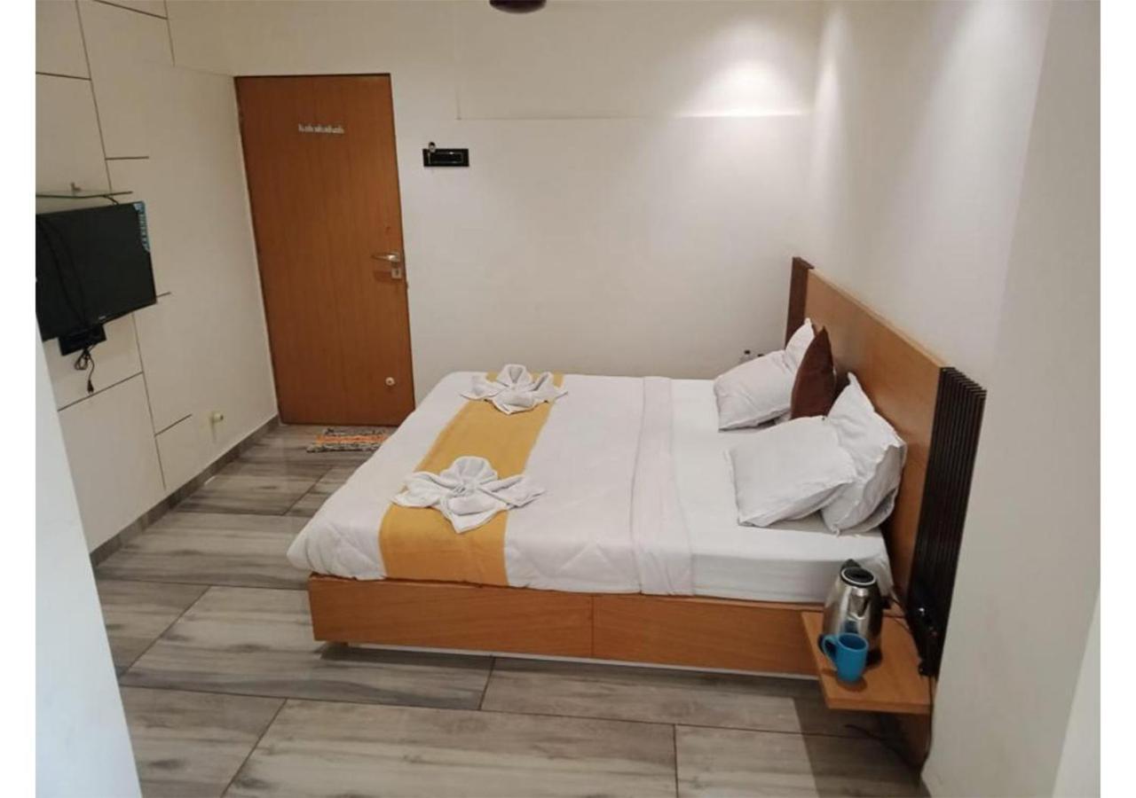 Shree Murlidhar Guest House Сурат Экстерьер фото