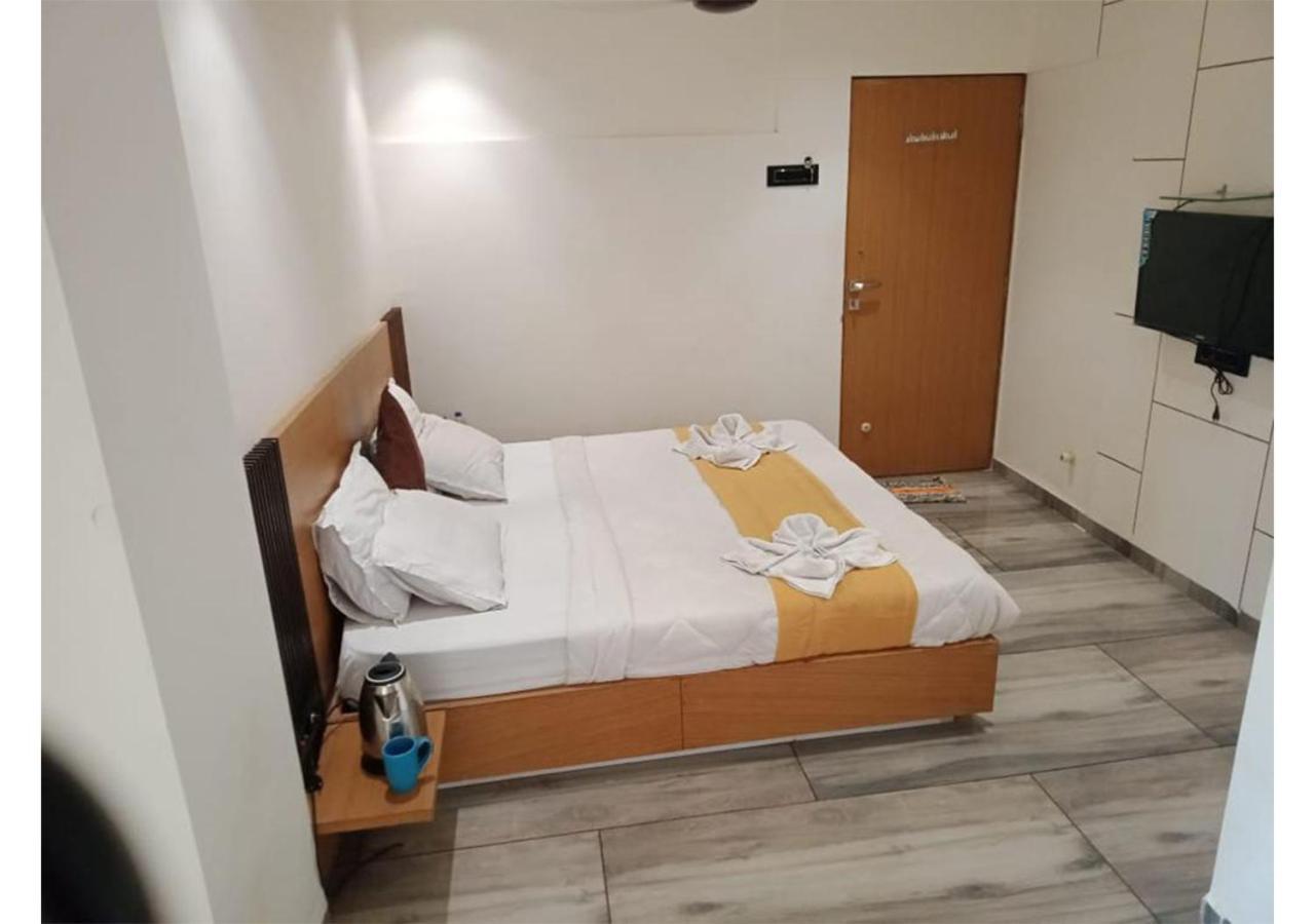 Shree Murlidhar Guest House Сурат Экстерьер фото