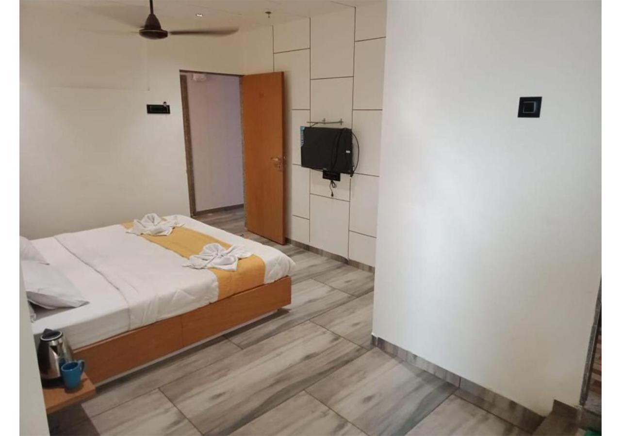 Shree Murlidhar Guest House Сурат Экстерьер фото