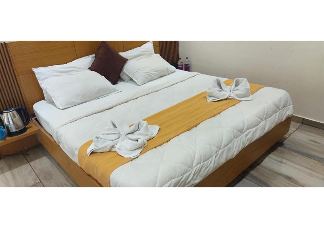 Shree Murlidhar Guest House Сурат Экстерьер фото