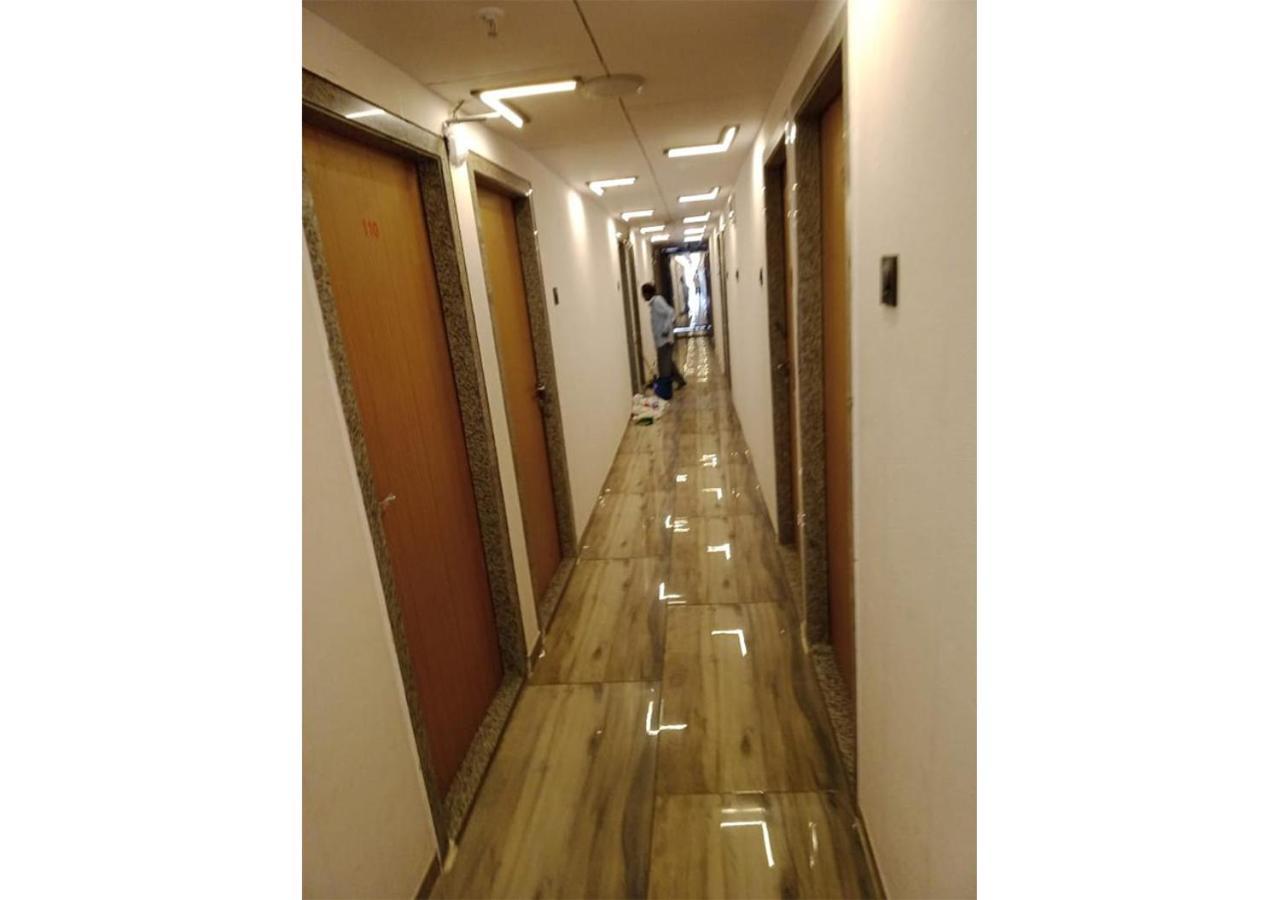 Shree Murlidhar Guest House Сурат Экстерьер фото
