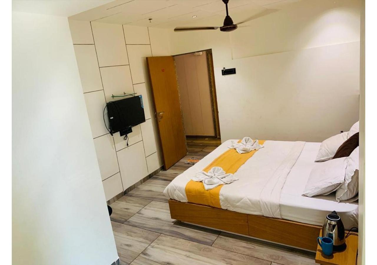 Shree Murlidhar Guest House Сурат Экстерьер фото