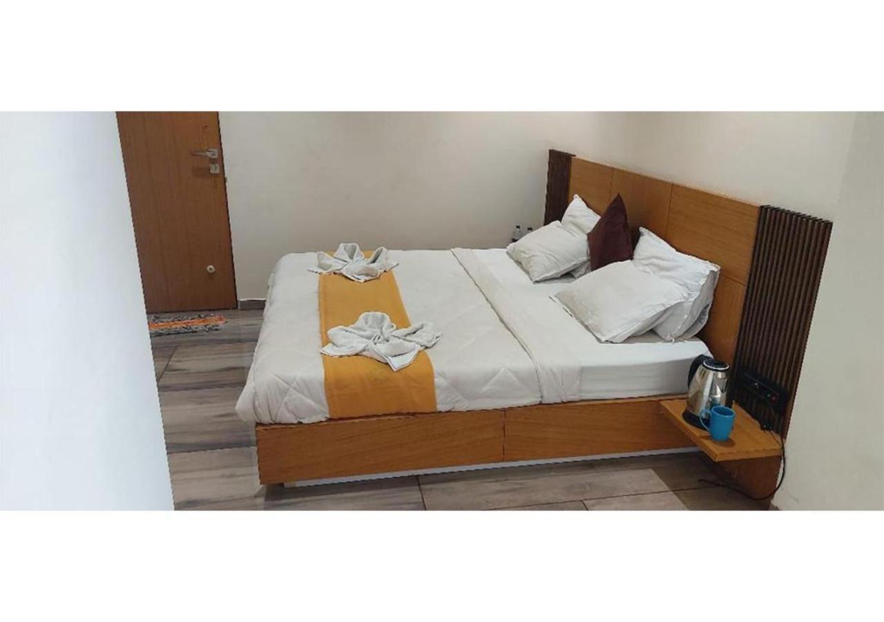 Shree Murlidhar Guest House Сурат Экстерьер фото