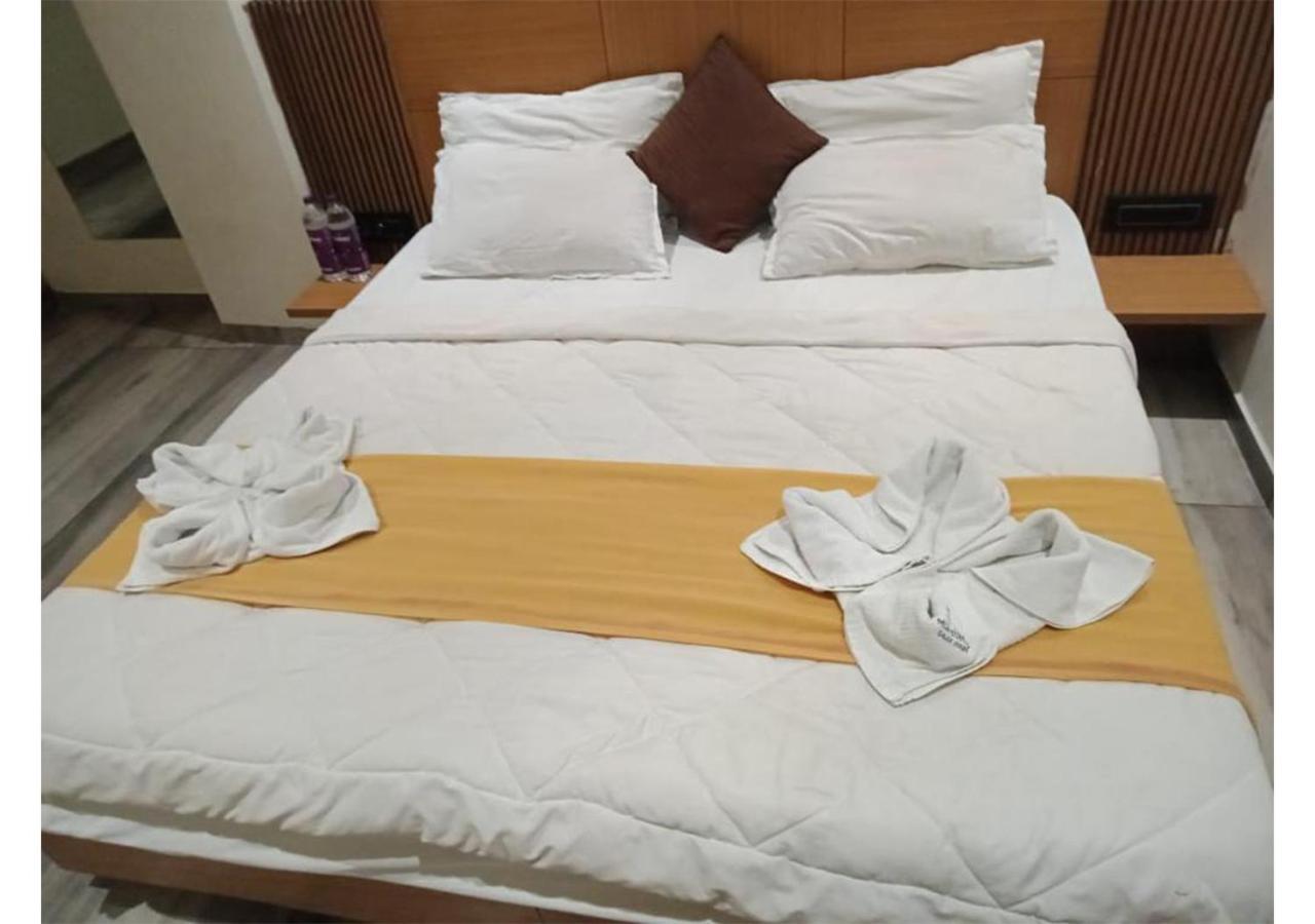 Shree Murlidhar Guest House Сурат Экстерьер фото